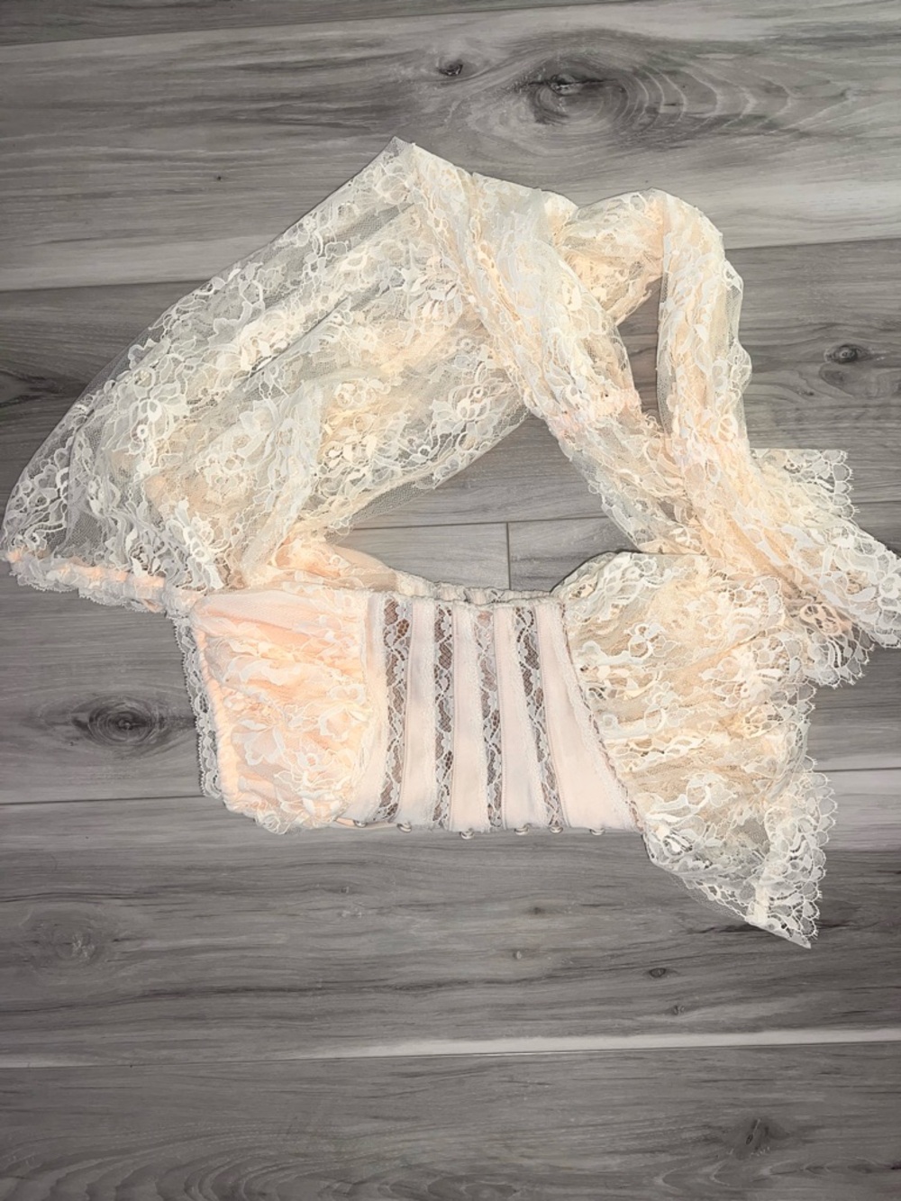 House of CB CARA Vintage Ivory Long Sleeve Lace Peplum Top- size small NWOT ๐ค๐๏ธ - Picture 11 of 12